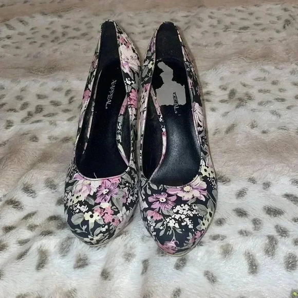 X•Appeal Heels - Picture 2 of 6